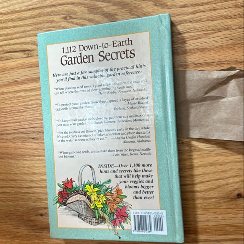 1,112 Down to Earth Garden Secrets