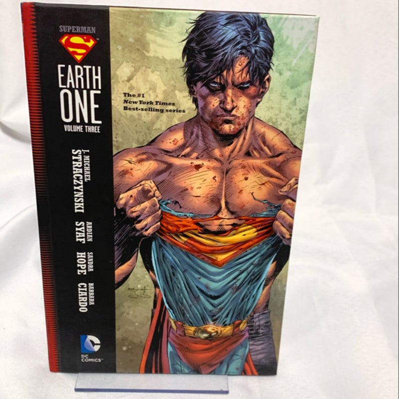 Superman: Earth One Vol. 3