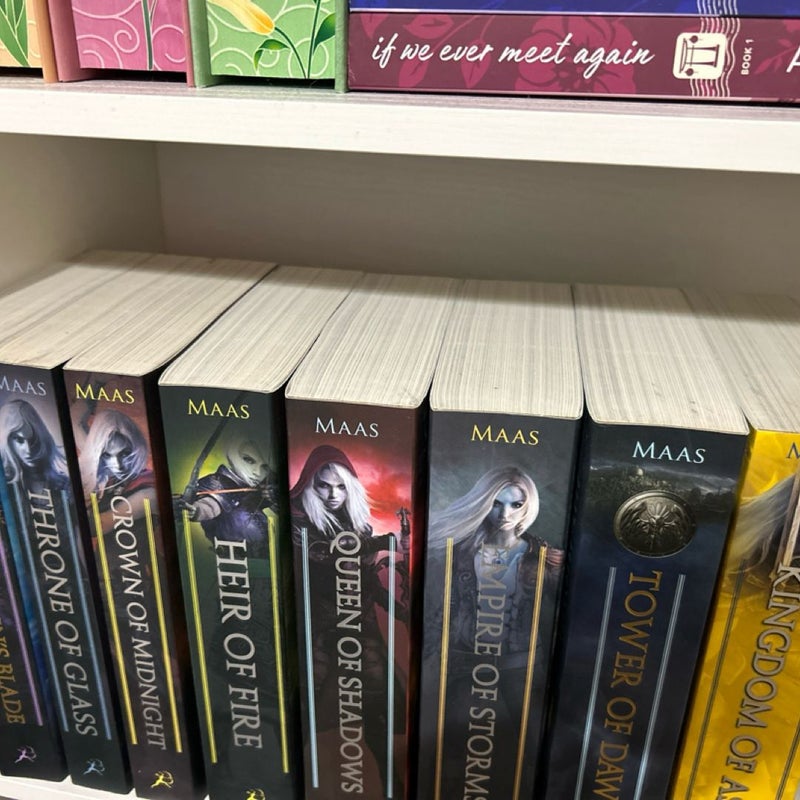 THRONE OF GLASS ORIGINAL PAPERBACK COVERS