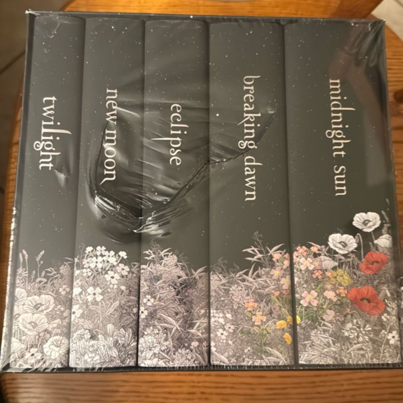 The Twilight Saga Deluxe Hardcover Collection