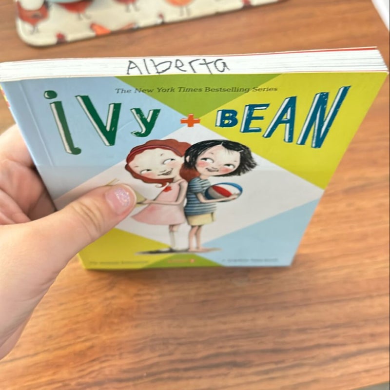 Ivy and Bean - Book 1 (Ivy and Bean Books, Books for Elementary School)