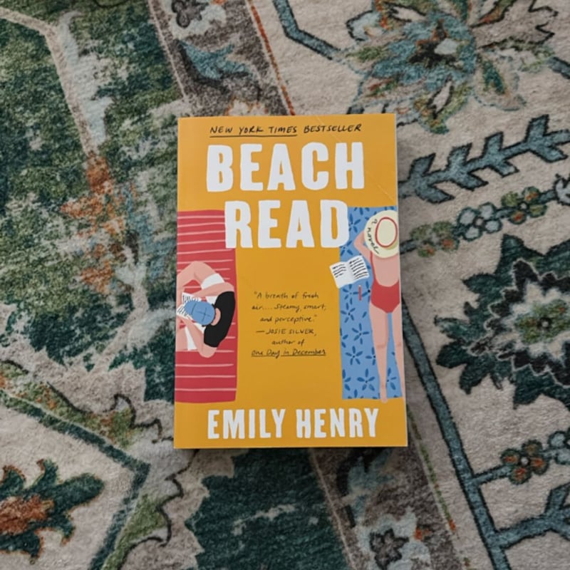 Beach Read by Emily Henry, Paperback | Pangobooks