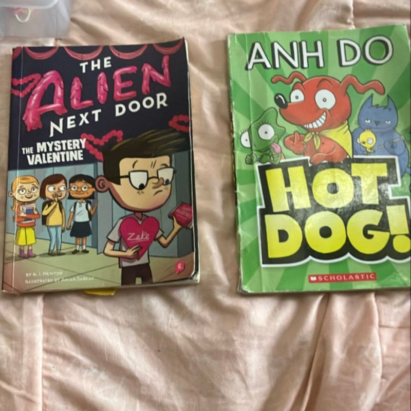 The alien next door & Hot dog 