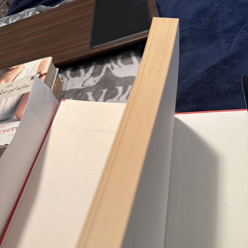 (First Edition) The Black-Eyed Blonde