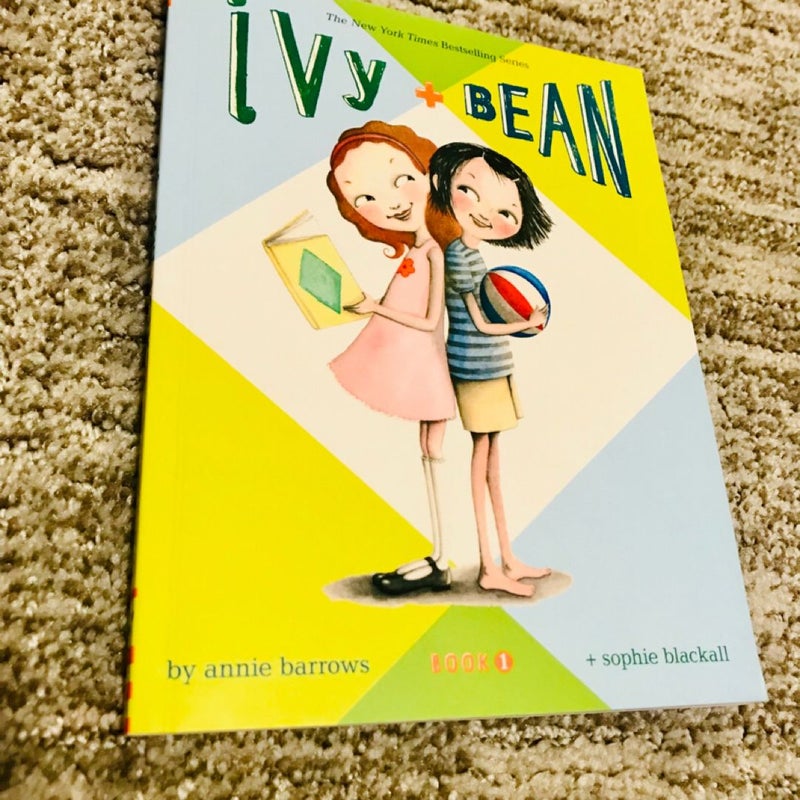 Ivy and Bean - Book 1 (Ivy and Bean Books, Books for Elementary School)