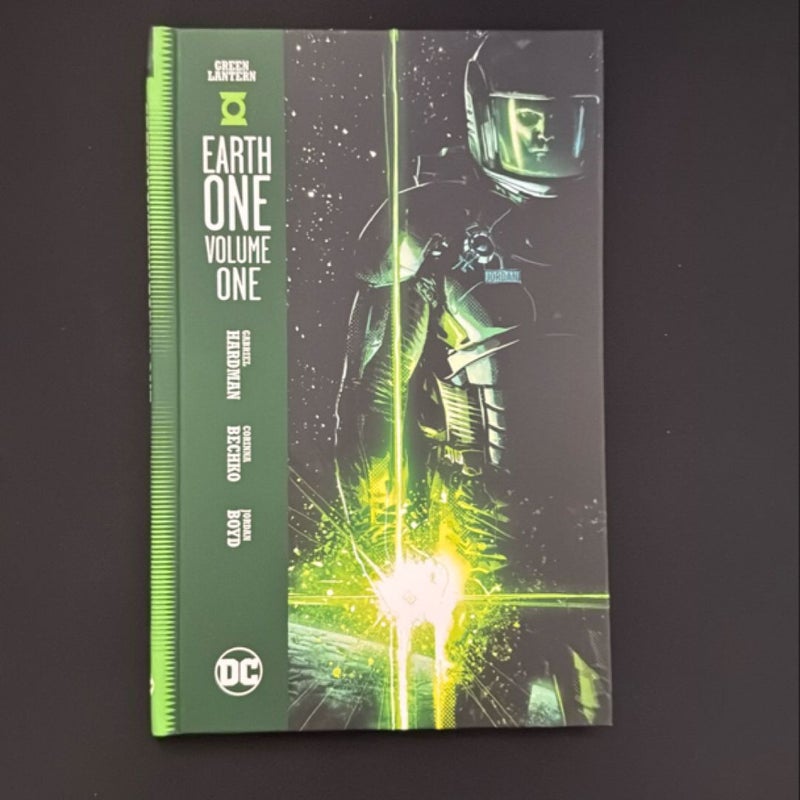 Green Lantern: Earth One Vol. 1