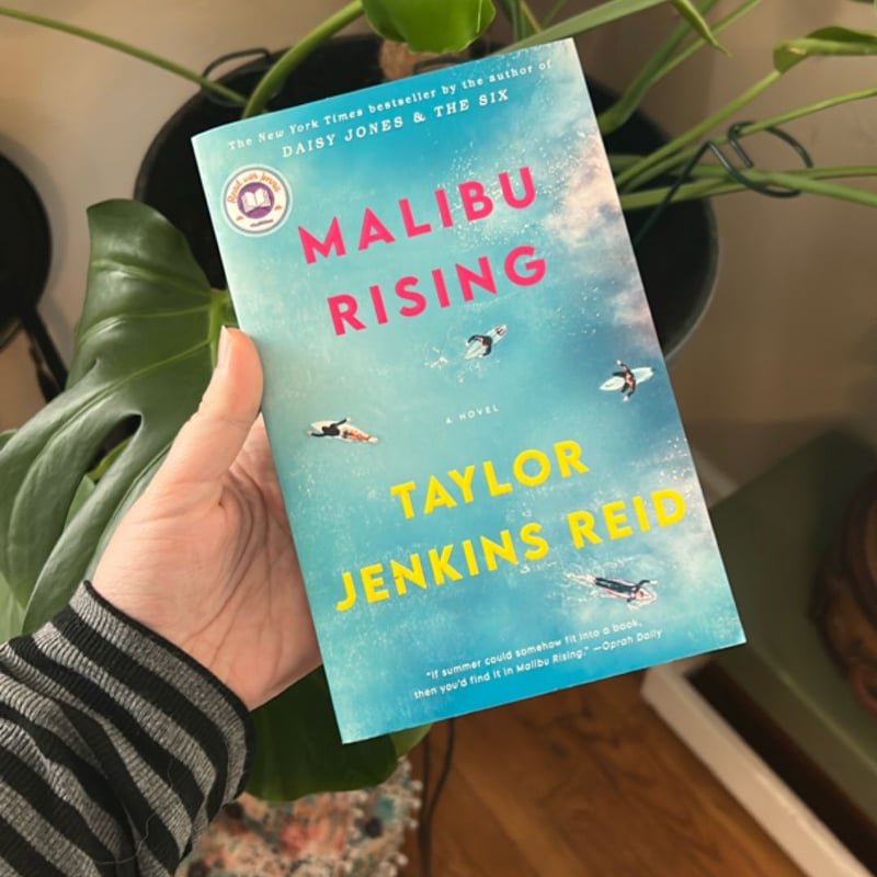 Malibu Rising by Taylor Jenkins Reid, Paperback | Pangobooks