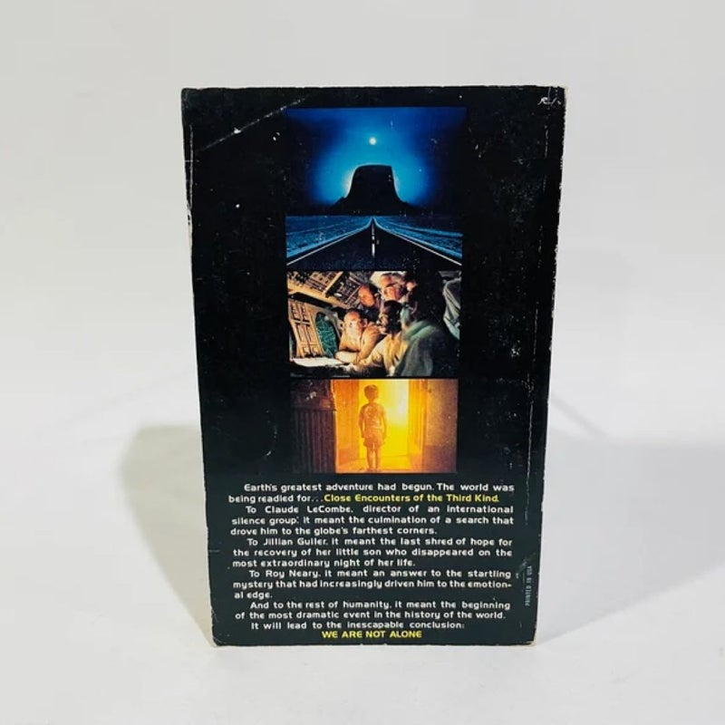 Close Encounters of the Third Kind by Steven Spielberg 1977 Paperback Book & Bookmark Set