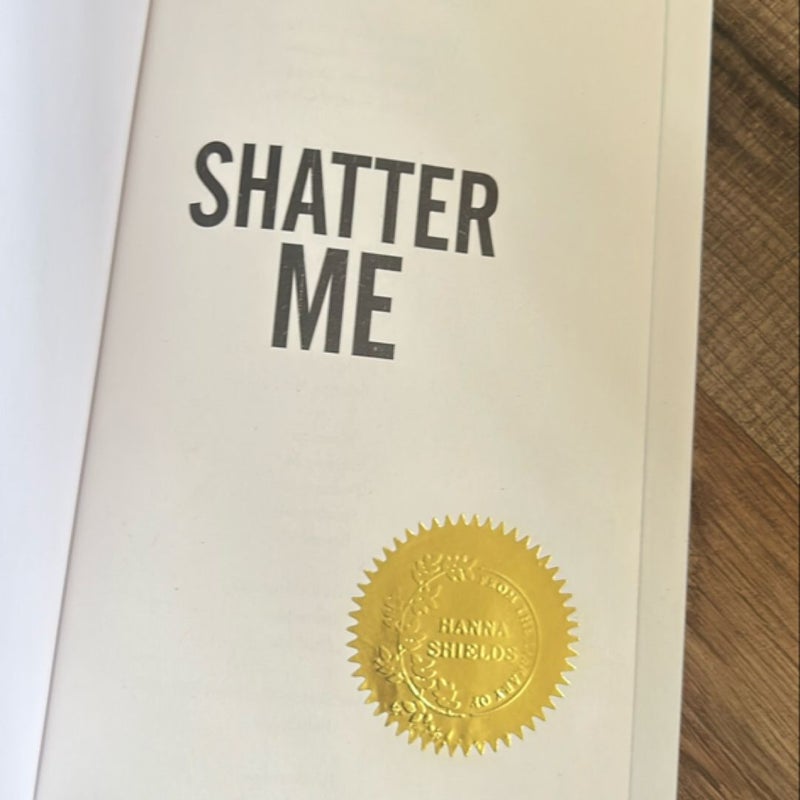 Shatter Me Collector's Deluxe Limited Edition