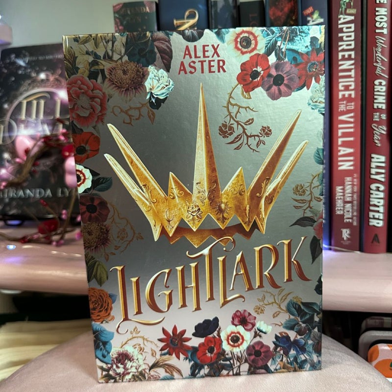 Lightlark: Collector's Edition (the Lightlark Saga Book 1)