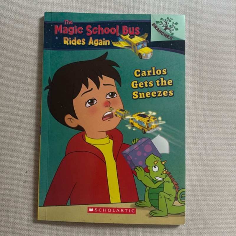 Carlos Gets the Sneezes: Exploring Allergies (the Magic School Bus Rides Again #3)