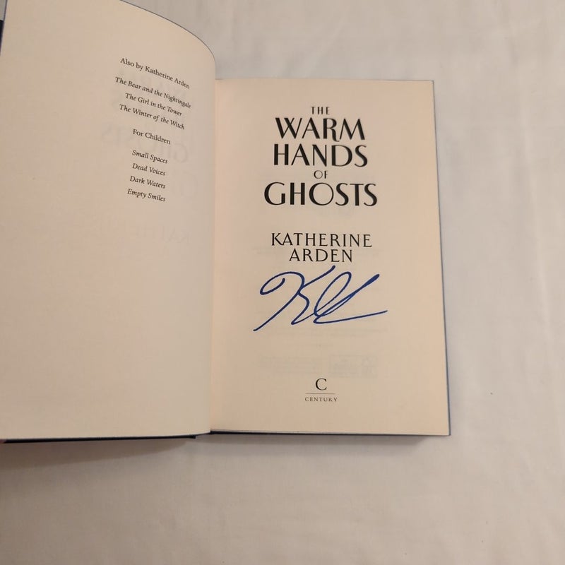 **WATERSTONES SIGNED EXCLUSIVE** The Warm Hands of Ghosts