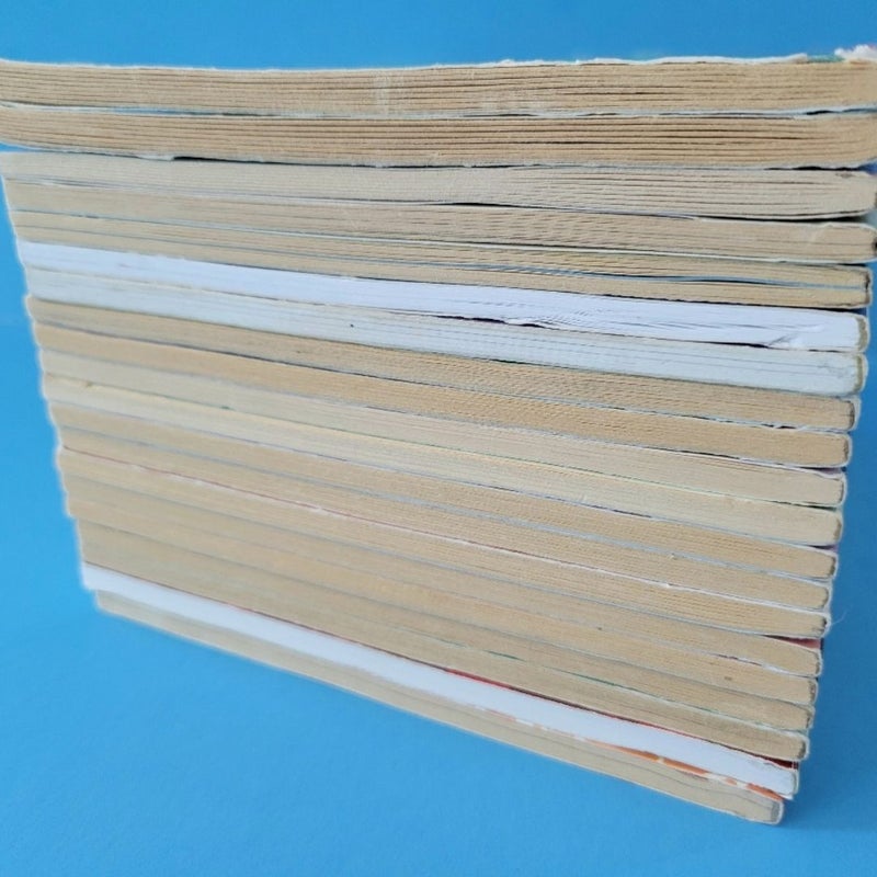 LOT OF 20 SCOOBY DOO Y2K MYSTERY CHAPTER BOOKS SCHOLASTIC CARTOON NETWORK 1ST EDITIONS