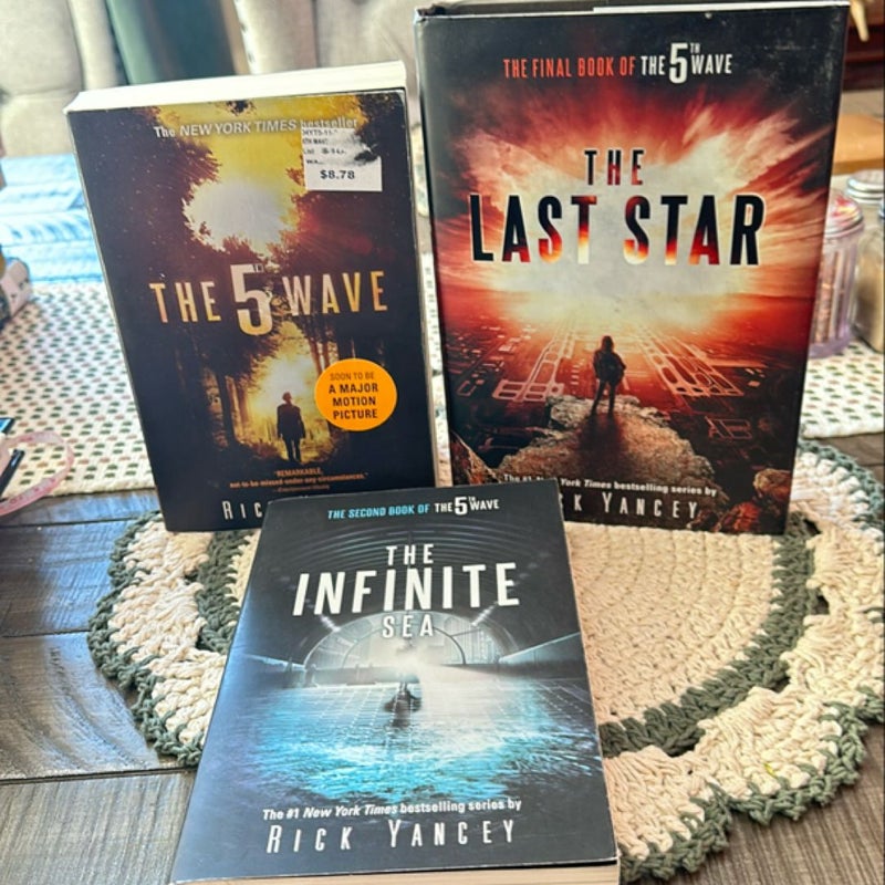 The 5th Wave Collection-1 HC and 2 PB