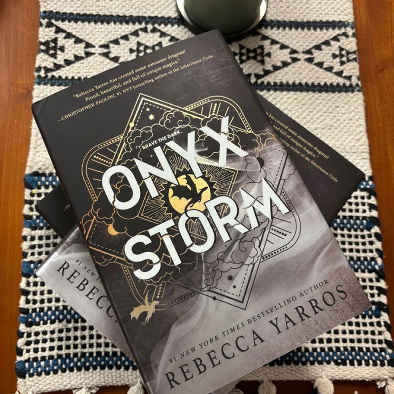 Onyx Storm (Standard Edition)