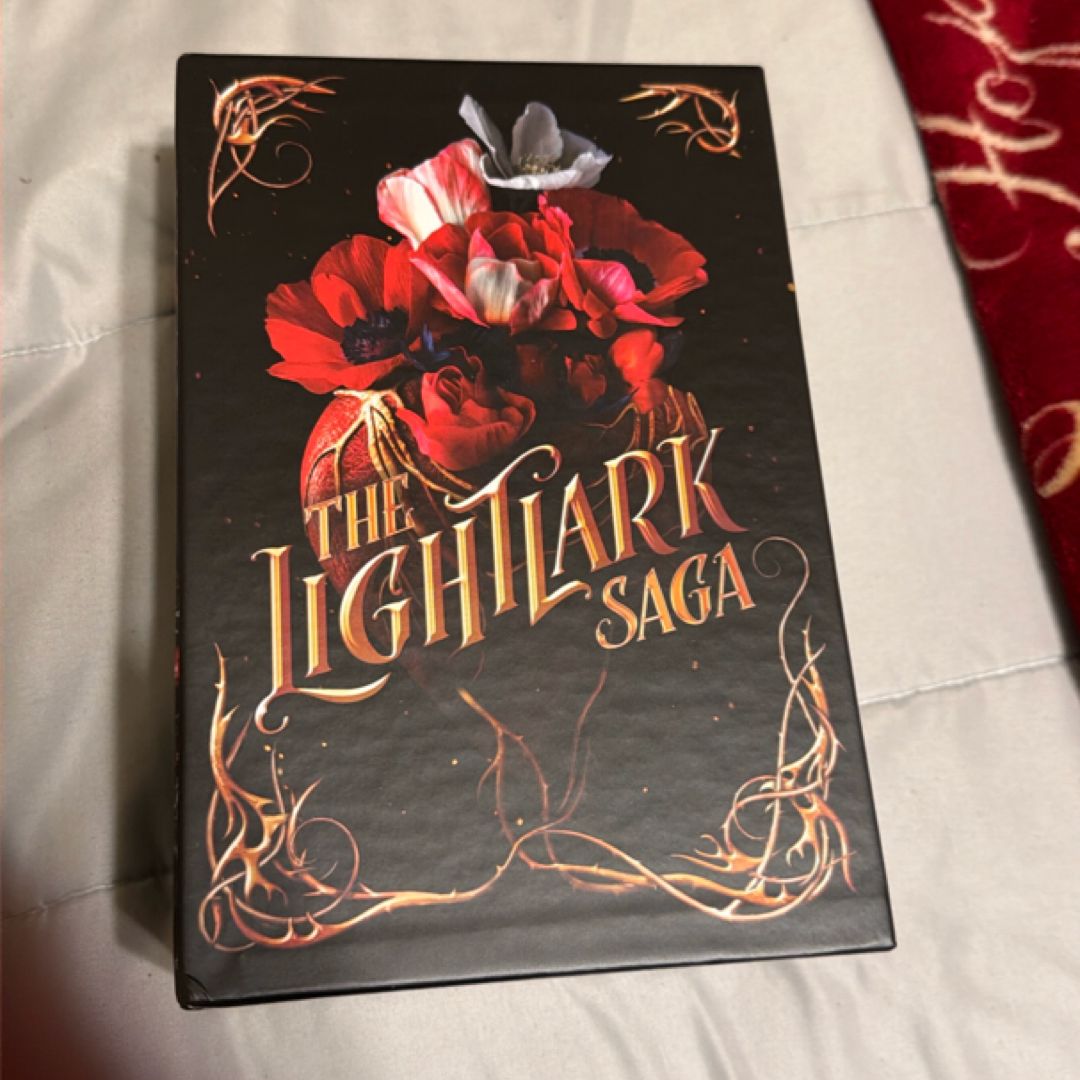 The Lightlark Saga: the Ultimate Box Set (Lightlark Saga Books 1-3)