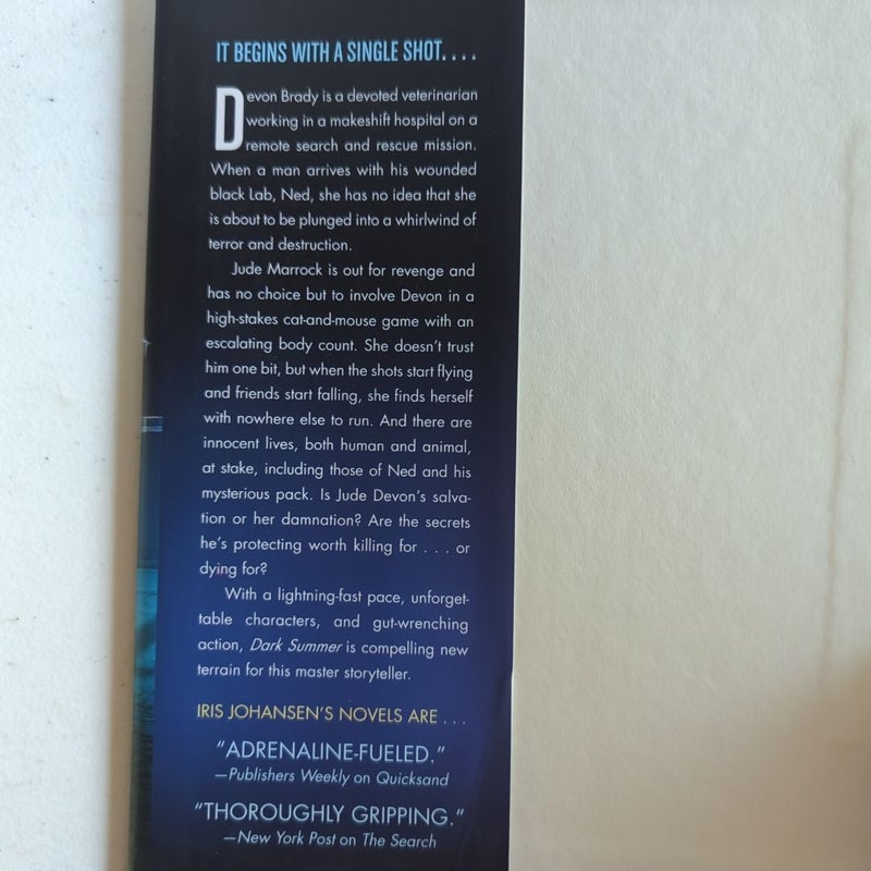2 Iris Johansen hardbacks: Deadlock and Dark Summer 