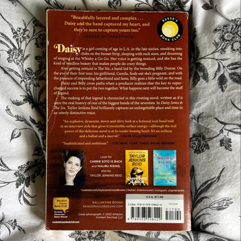 Daisy Jones and the Six (TV Tie-In Edition)