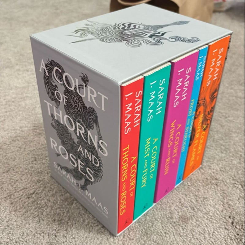 A Court of Thorns and Roses Paperback Box Set (5 Books)