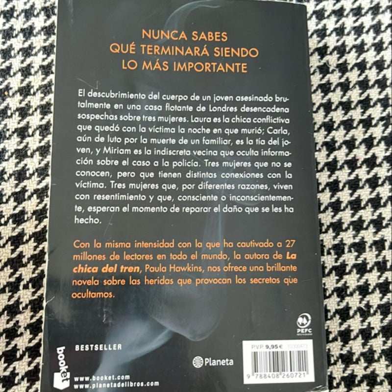 A Fuego Lento (Spanish edition of A Slow Fire Burning)