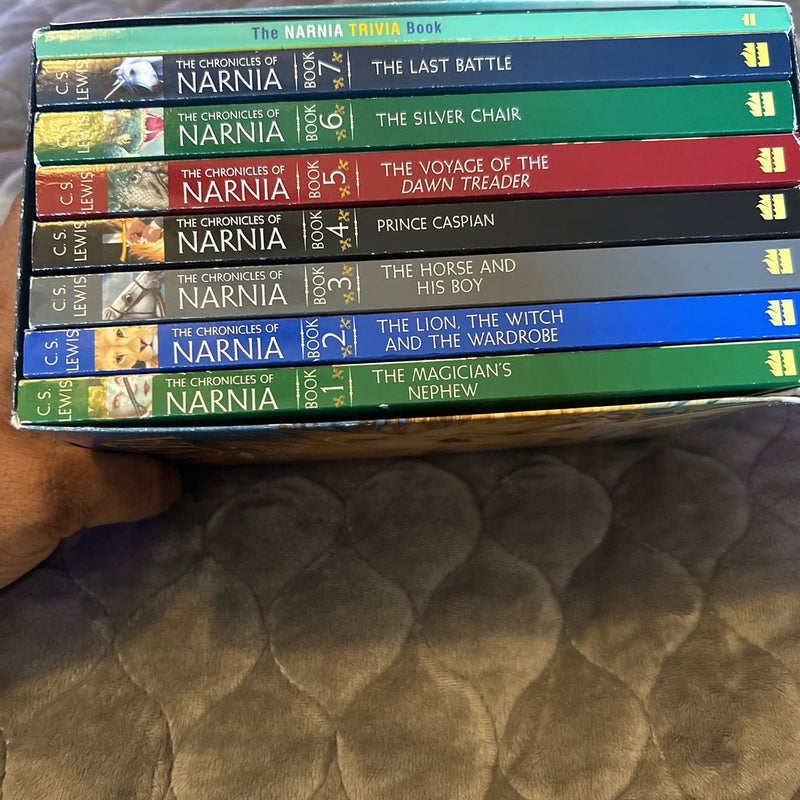 The Chronicles of Narnia Lion 7 Book Set with Trivia Book