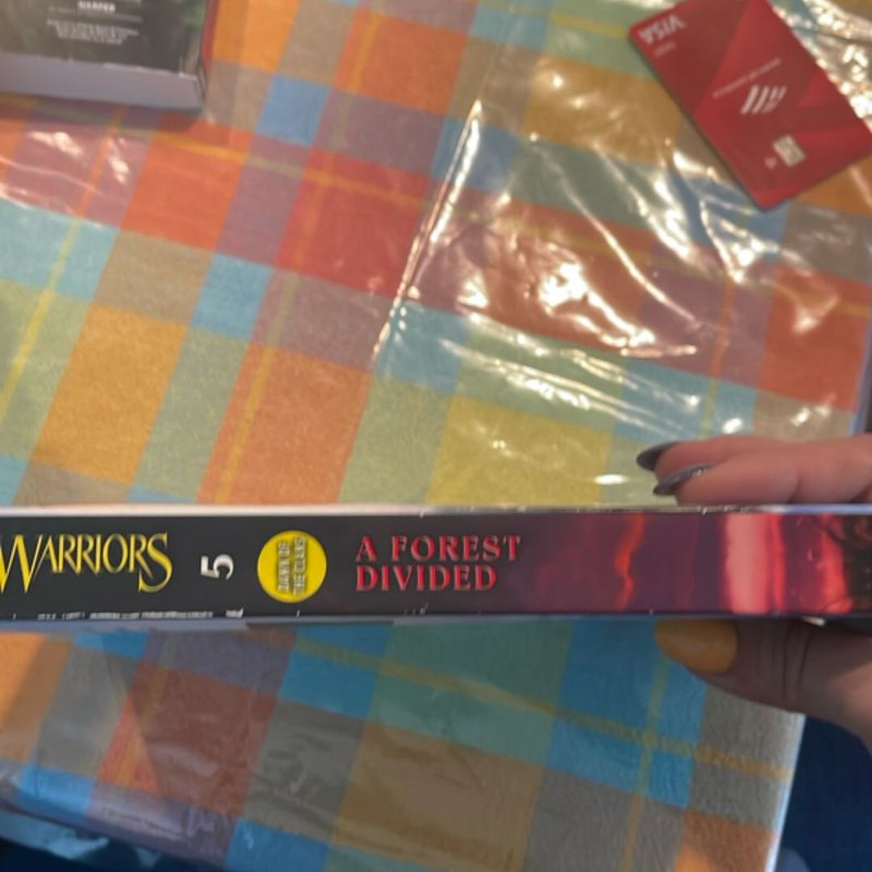 Warriors: Dawn of the Clans #5: a Forest Divided