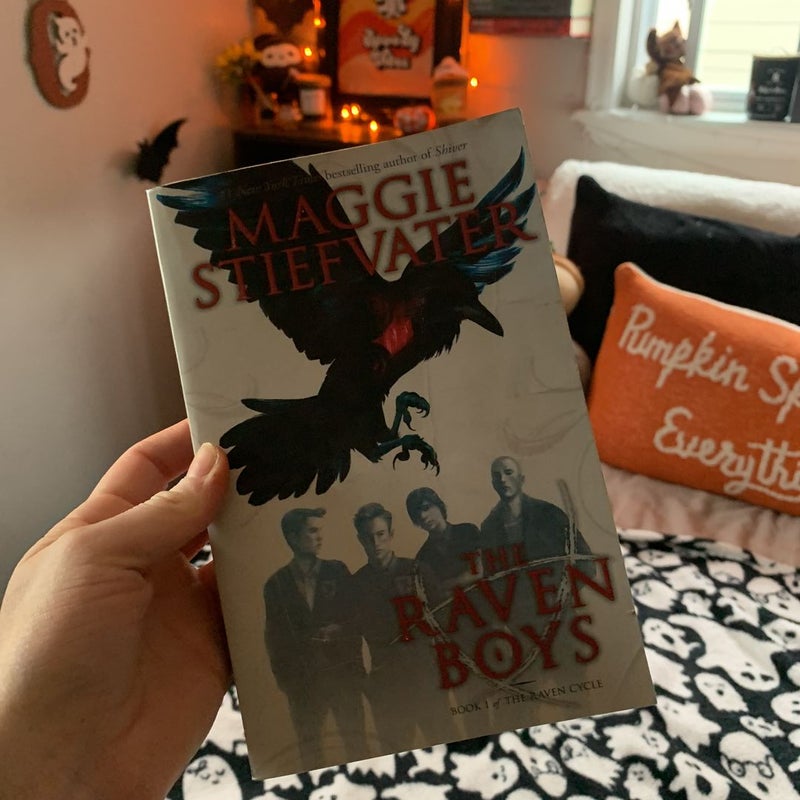 The Raven Boys & Blue Lily, Lily Blue 1,3
