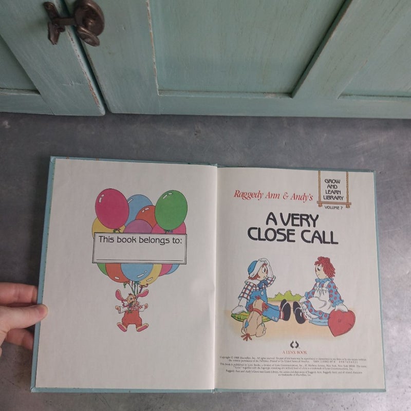 Raggedy Ann & Andy's Grow-And-Learn Library Volume 7 - A Very Close Call