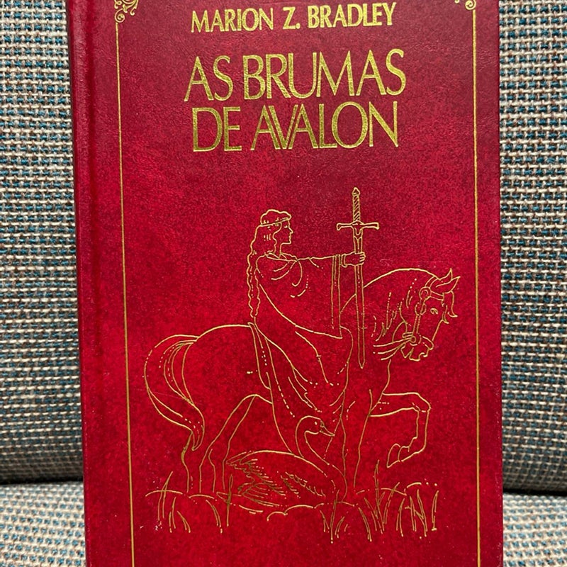 As Brumas de Avalon Livro 2: A Grande Rainha (1982)