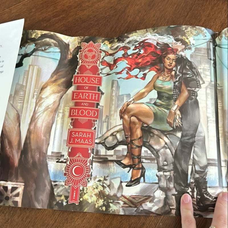 Crescent City Illumicrate with page inserts