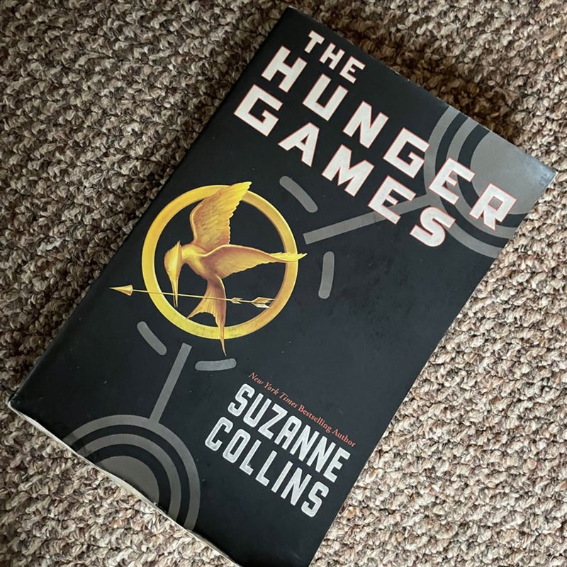 The Hunger Games (Book 1) - Paperback By Suzanne Collins - Excellent  Condition.