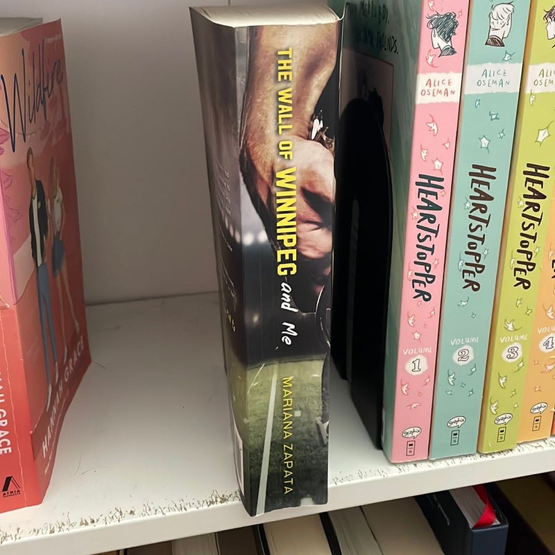 The Wall of Winnipeg and Me by Mariana Zapata, Paperback Pangobooks