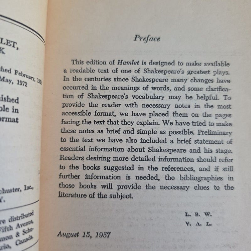 VINTAGE 1972 Hamlet, The Folger Library (Written by William Shakespeare, Edited by Louis B. Wright & Virginia A. LaMar)