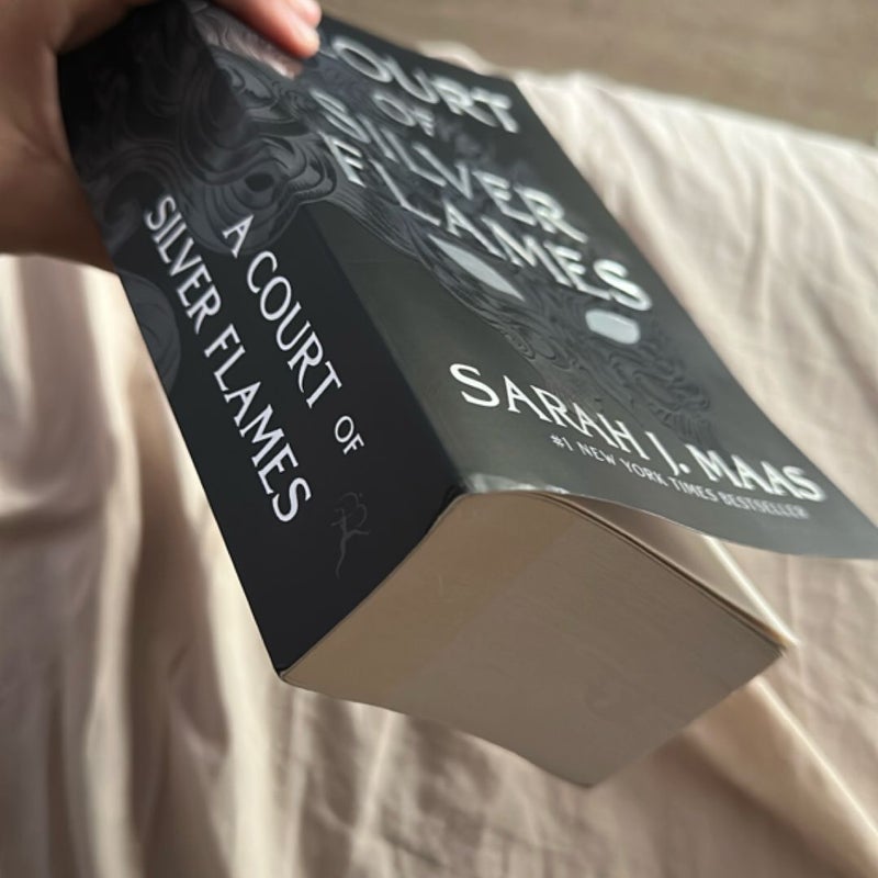 A Court of Silver Flames: B&N Exclusive OOP Edition