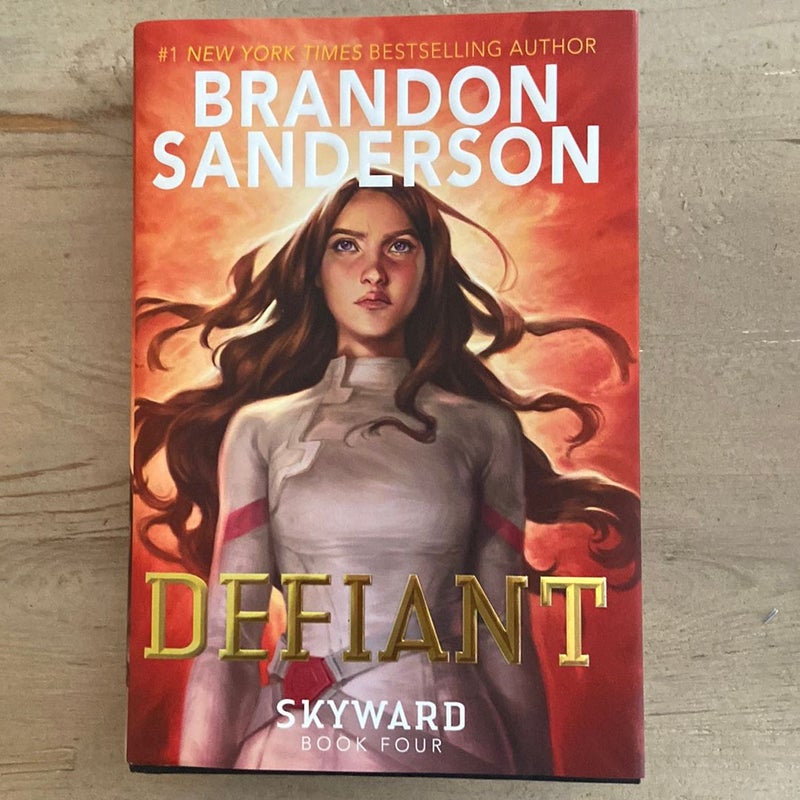  Defiant (The Skyward Series): 9780593309711: Sanderson