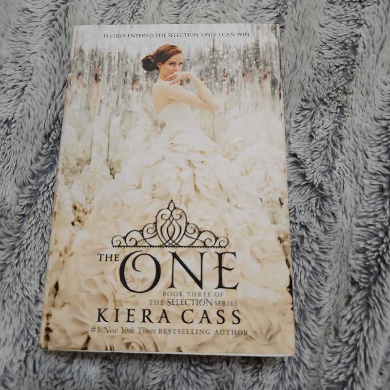 The Selection Series Books 1-4 (The Heir is signed)