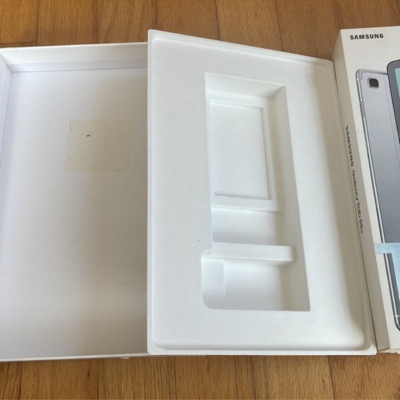 Samsung Galaxy Tab S5e Box