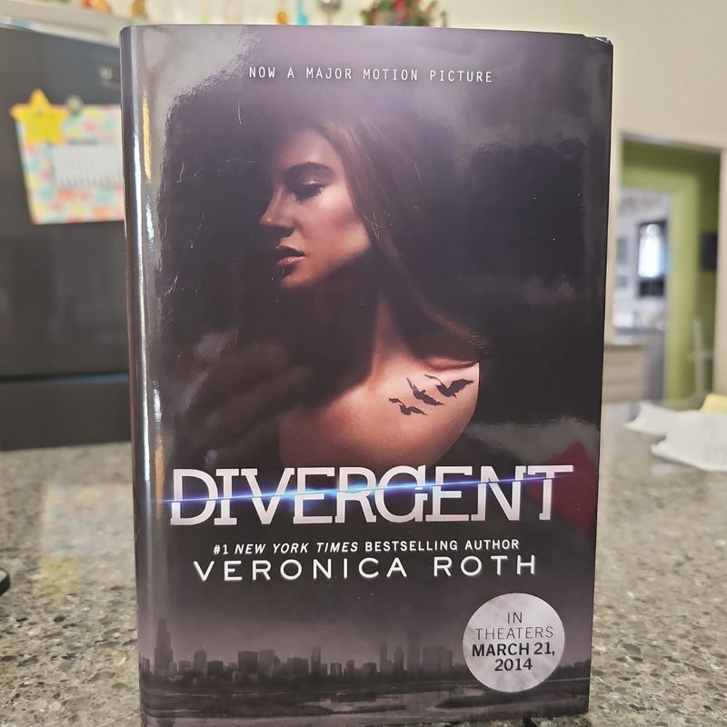 Divergent Movie Tie-In Edition