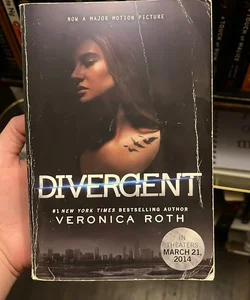 Divergent Movie Tie-In Edition