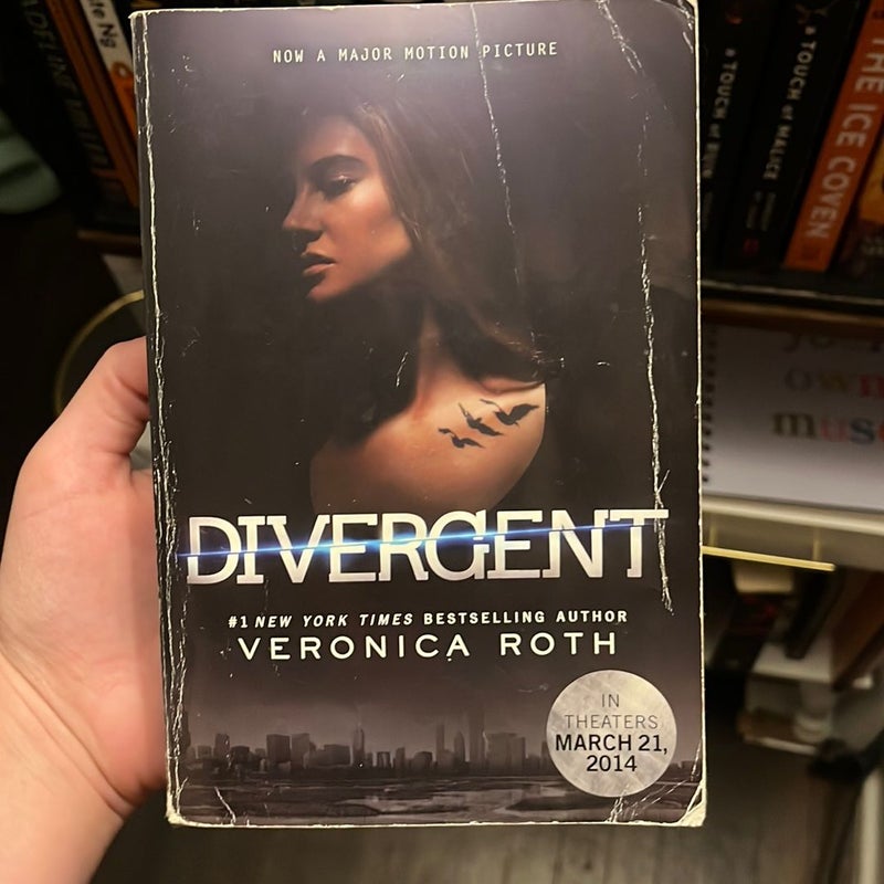 Divergent Movie Tie-In Edition