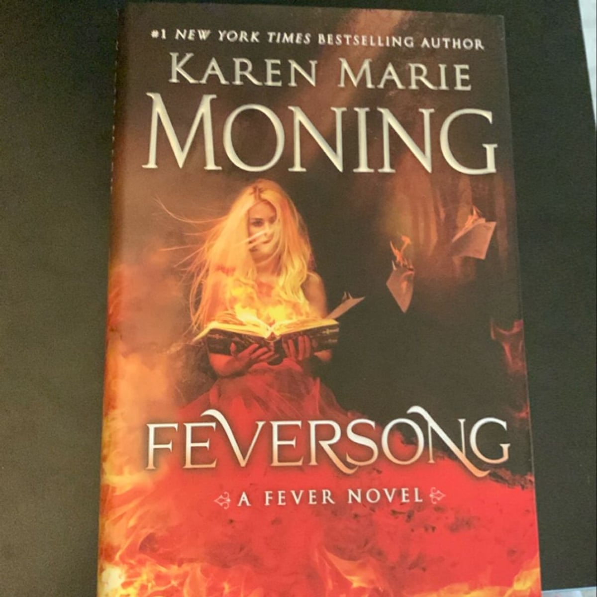 Feversong by Karen Marie Moning, Hardcover | Pangobooks