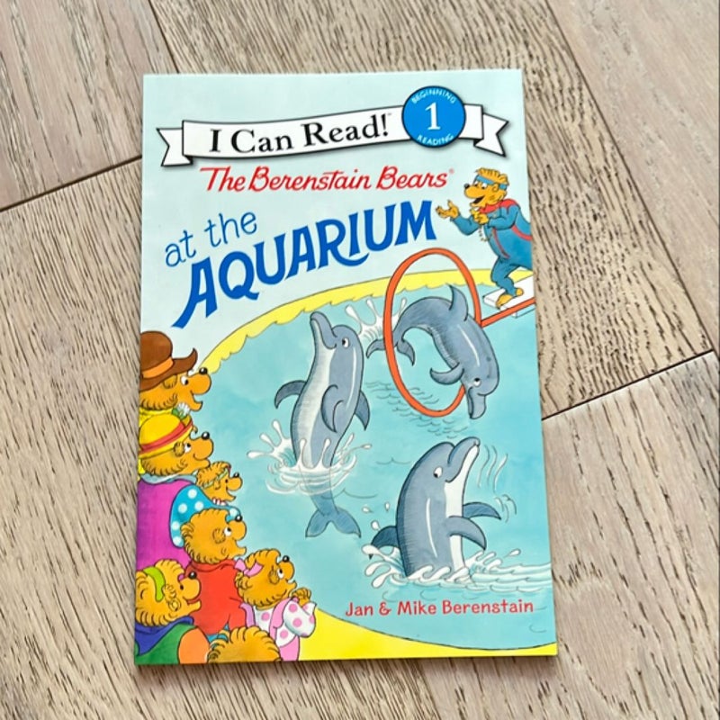 The Berenstain Bears at the Aquarium