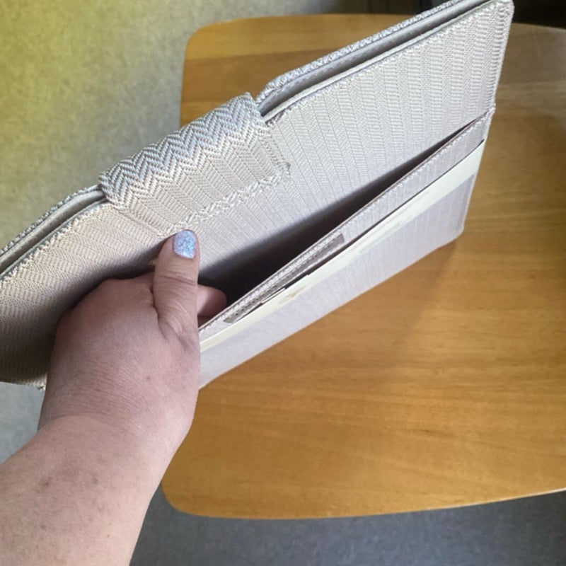 Daily Laptop Clutch