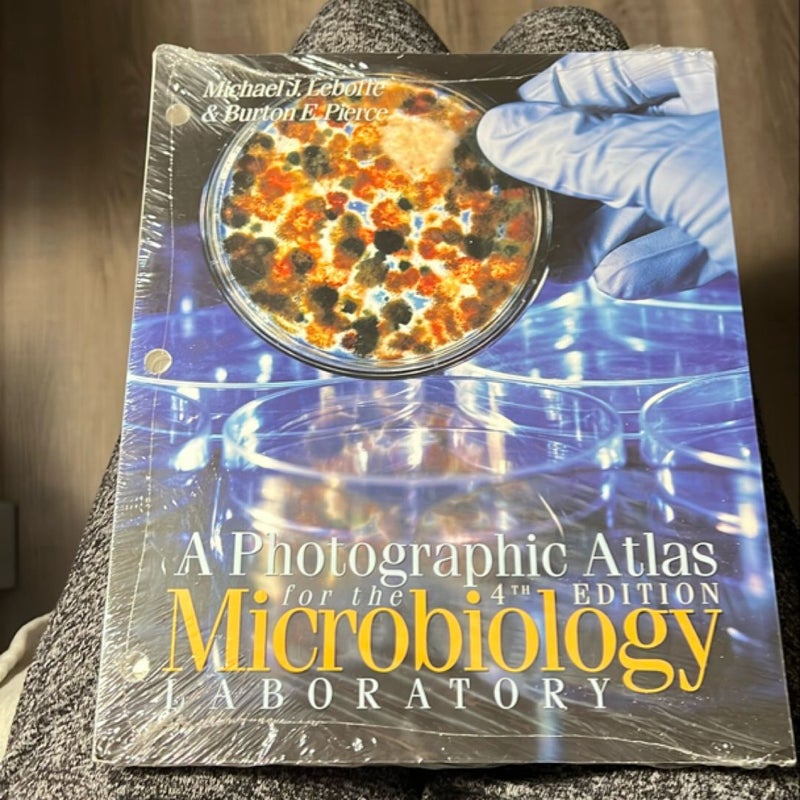 A Photographic Atlas for the Microbiology Laboratory