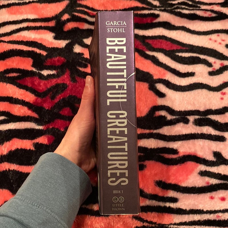 Beautiful Creatures (First Paperback Edition)