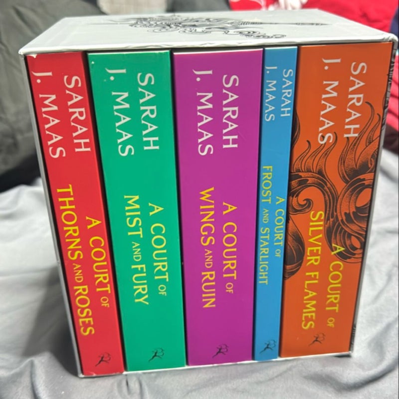 A Court of Thorns and Roses Paperback Box Set (5 Books)