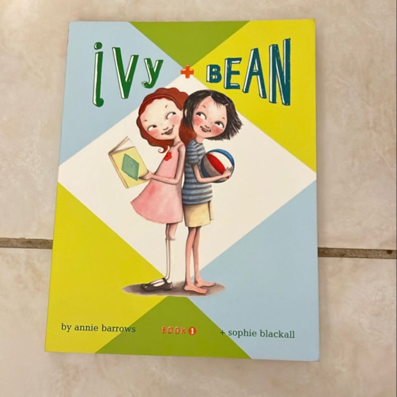 Ivy and Bean - Book 1 (Ivy and Bean Books, Books for Elementary School)