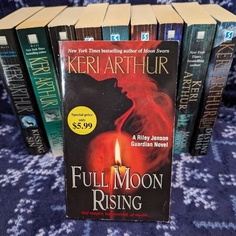 Full Moon Rising (Riley Jenson Guardian Series)