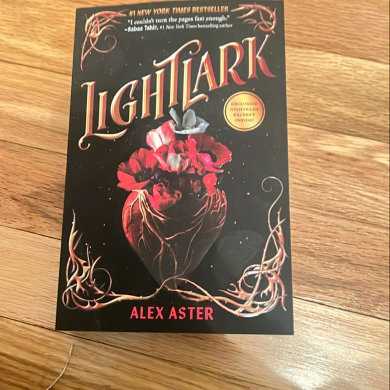 Lightlark (the Lightlark Saga Book 1)