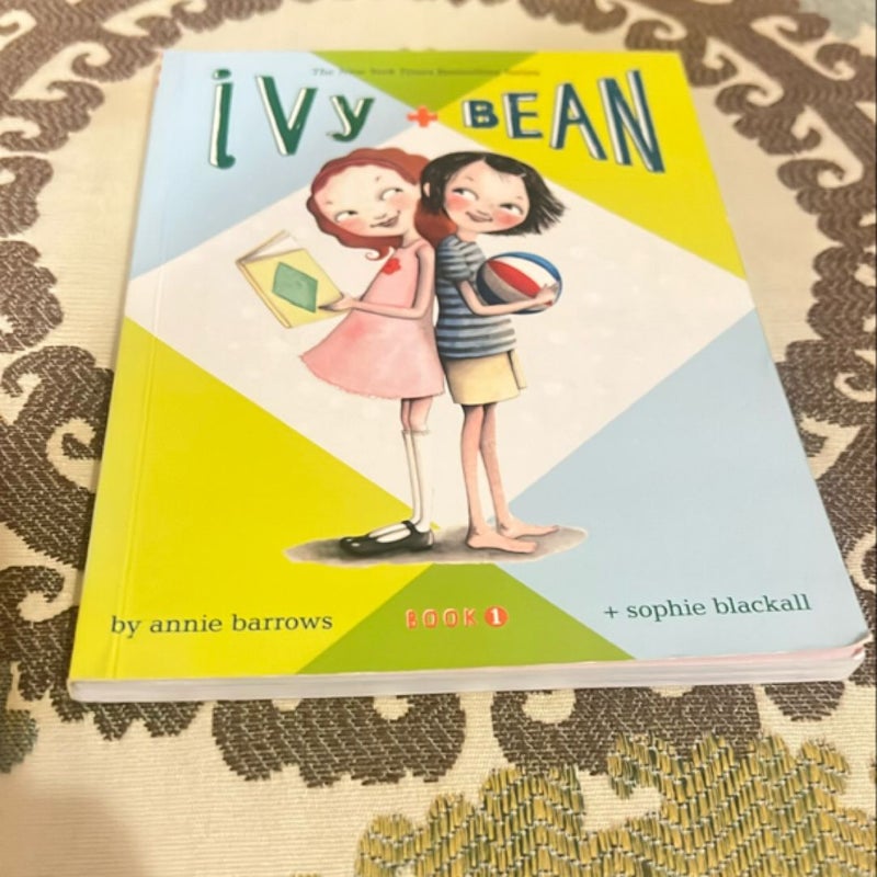 Ivy and Bean - Book 1 (Ivy and Bean Books, Books for Elementary School)